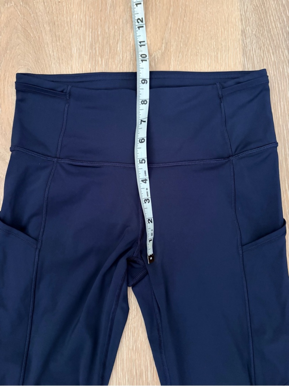 lululemon athletica Navy Mid-Rise Cropped Leggings- Size 6 (SM) - Picture 4 of 10